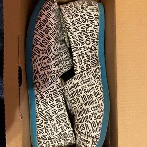 Toms Black and White Text Flats